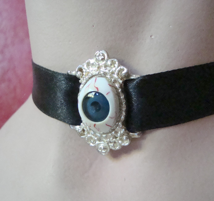 Eyeball Choker